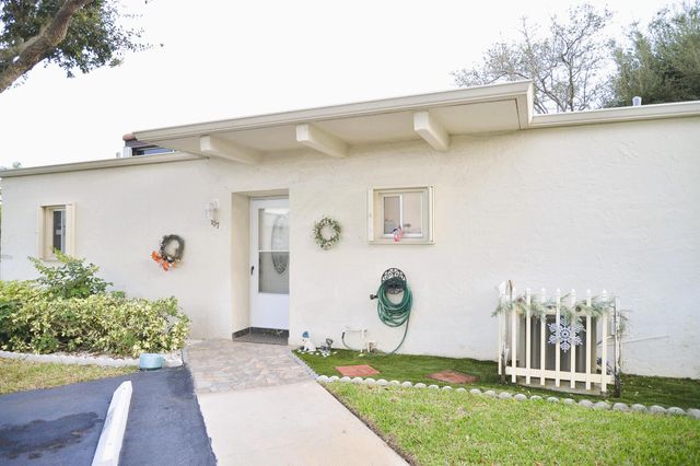 2671 Boundbrook Boulevard 107, Palm Springs, FL 33406