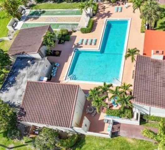 2671 Boundbrook Boulevard 107, Palm Springs, FL 33406