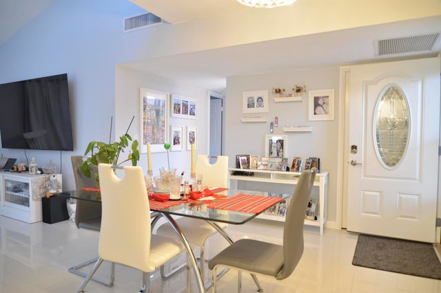 2671 Boundbrook Boulevard 107, Palm Springs, FL 33406