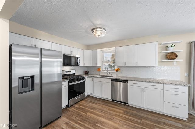 7007 Hidden Valley Drive, Amherst, OH 44001