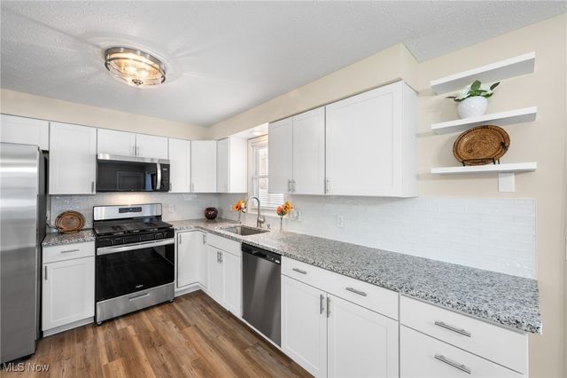 7007 Hidden Valley Drive, Amherst, OH 44001