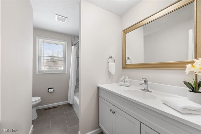 7007 Hidden Valley Drive, Amherst, OH 44001