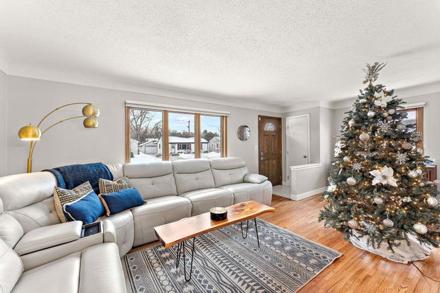 1947 Field Avenue, Saint Paul, MN 55116