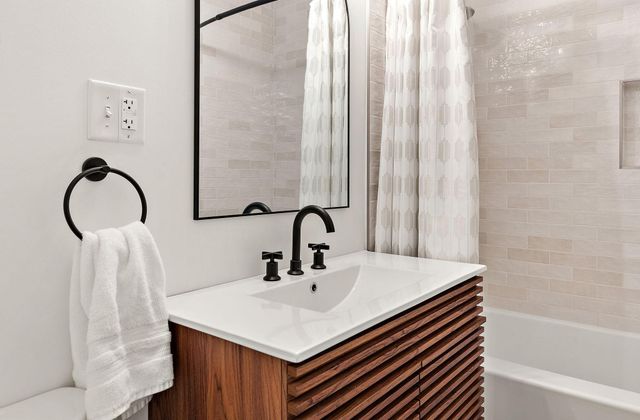 1947 Field Avenue, Saint Paul, MN 55116