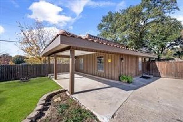 1921 Briarwood Drive, Grand Prairie, TX 75050