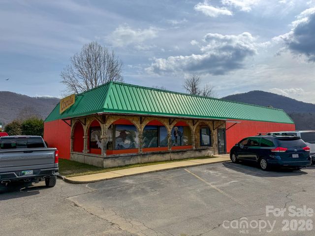 1297 Tunnel Road, Asheville, NC 28805