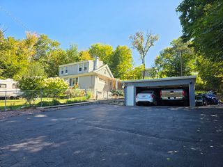 38433 N 5th Avenue, Spring Grove, IL 60081