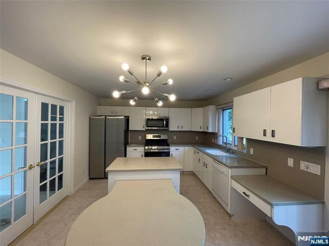 510 Roff Avenue A, Palisades Park, NJ 07650