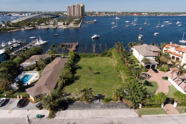 2715 Lake Drive, Riviera Beach, FL 33404