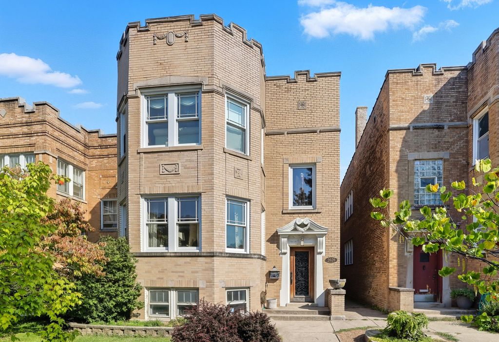 2626 W Lunt Avenue, Chicago, IL 60645