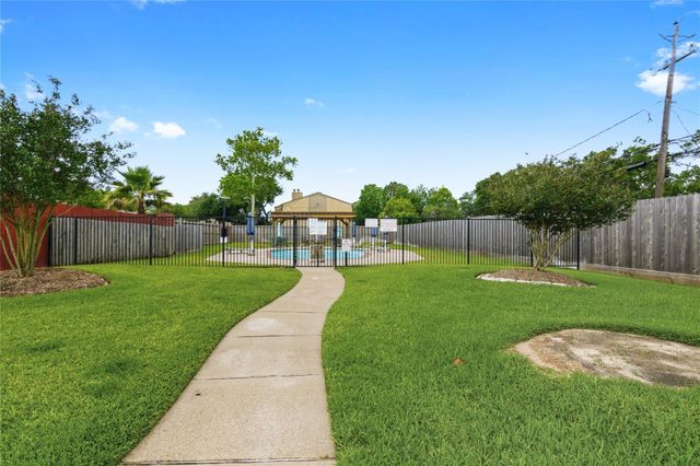 2824 Seaside Drive, Seabrook, TX 77586