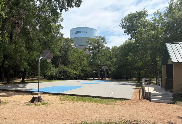 2824 Seaside Drive, Seabrook, TX 77586