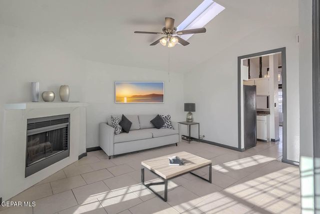 859 DESTELLO Road, El Paso, TX 79907