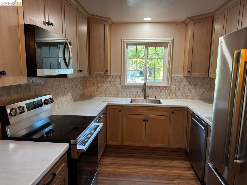 Image 3 of property listing at 1501 Madrone LN, Davis, CA 95618