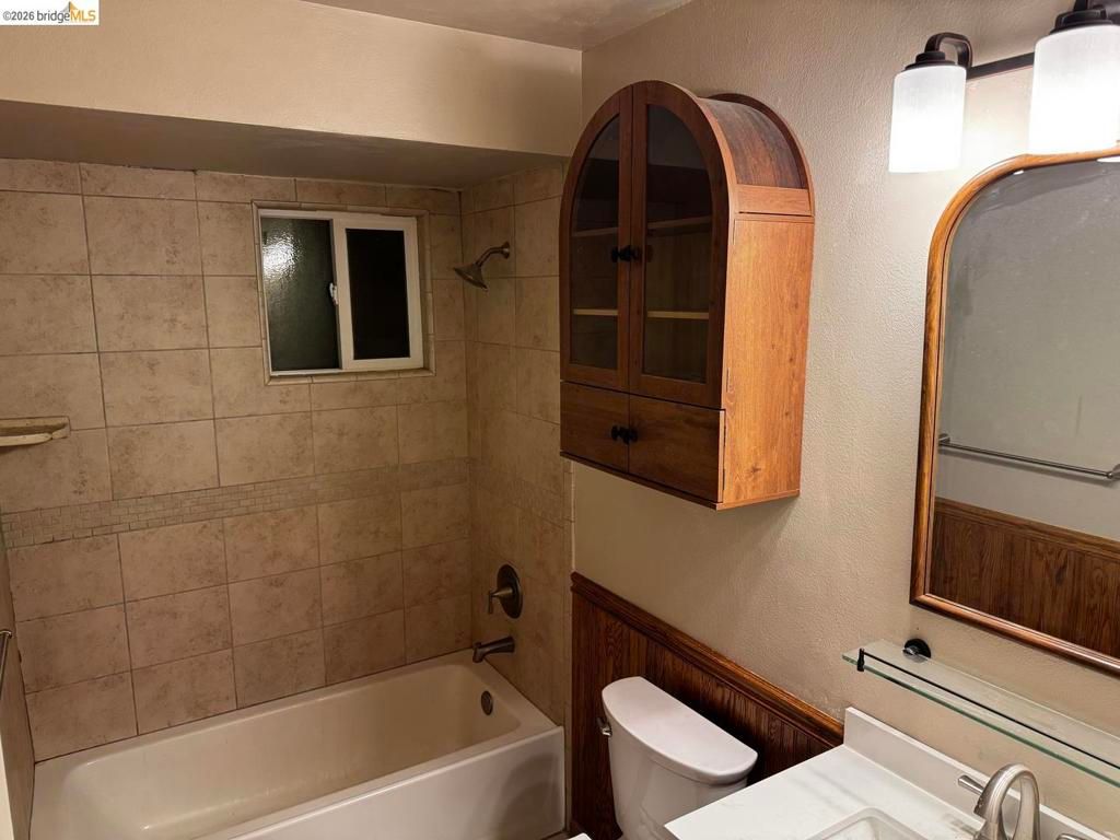 Image 4 of property listing at 1501 Madrone LN, Davis, CA 95618