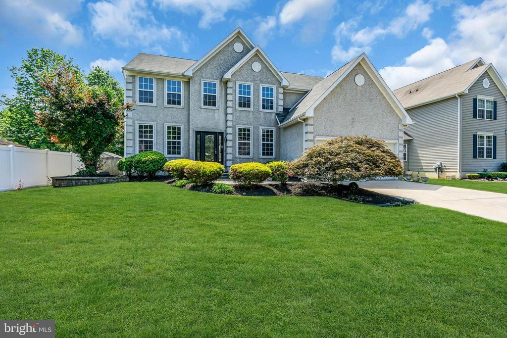 26 CREEKWOOD DR, Bordentown, NJ 08505