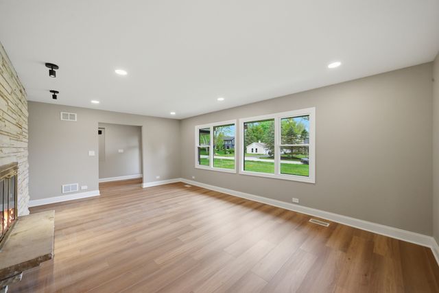 27637 Vista Lane, Barrington, IL 60010