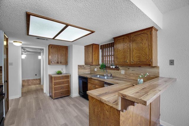 9427 Braeburn GLN, Austin, TX 78729