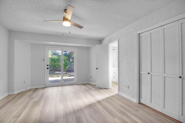 9427 Braeburn GLN, Austin, TX 78729