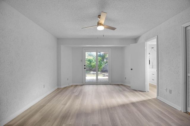 9427 Braeburn GLN, Austin, TX 78729