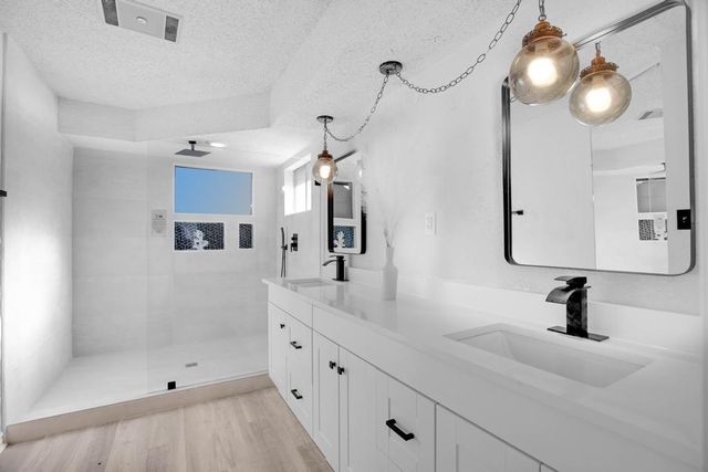 9427 Braeburn GLN, Austin, TX 78729