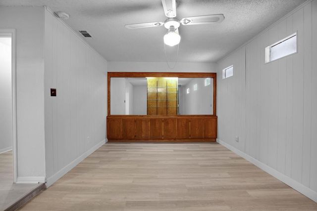 9427 Braeburn GLN, Austin, TX 78729