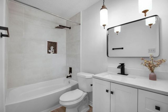 9427 Braeburn GLN, Austin, TX 78729