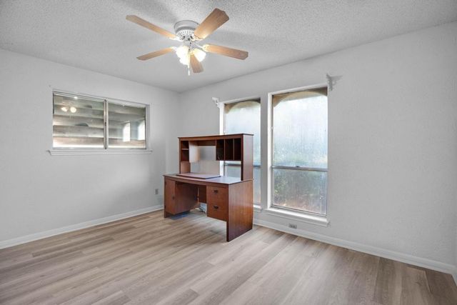 9427 Braeburn GLN, Austin, TX 78729