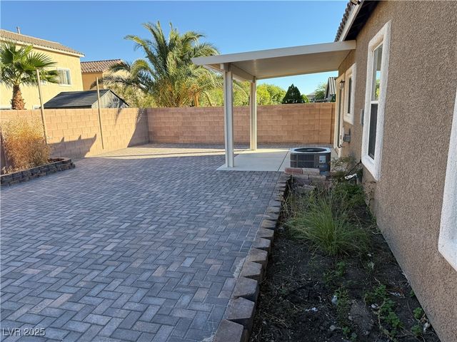 6304 Legend Falls Street, North Las Vegas, NV 89081