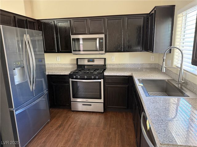 6304 Legend Falls Street, North Las Vegas, NV 89081