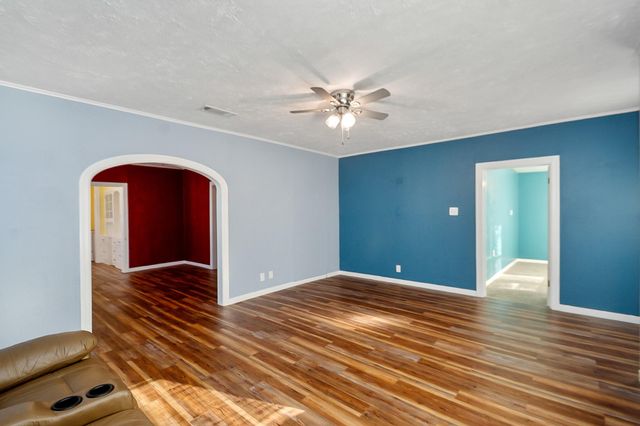 109 Maple Street, Highlands, TX 77562