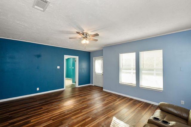 109 Maple Street, Highlands, TX 77562