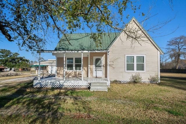 109 Maple Street, Highlands, TX 77562