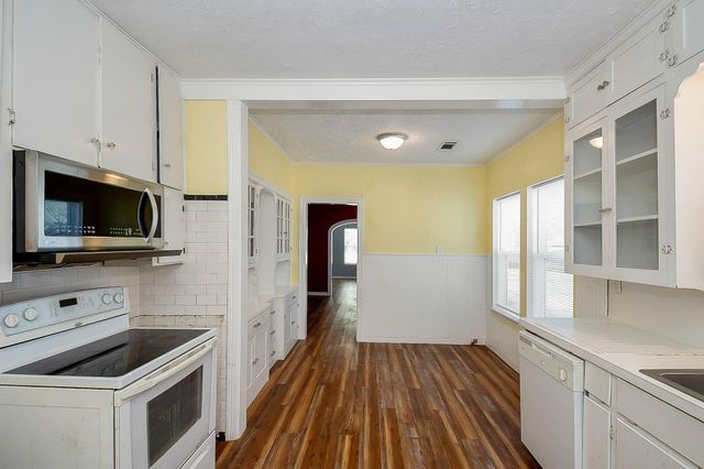 109 Maple Street, Highlands, TX 77562