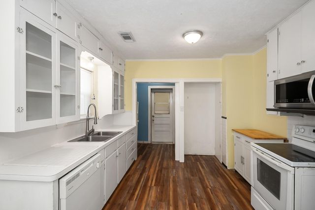 109 Maple Street, Highlands, TX 77562