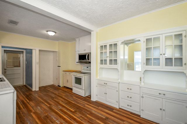 109 Maple Street, Highlands, TX 77562