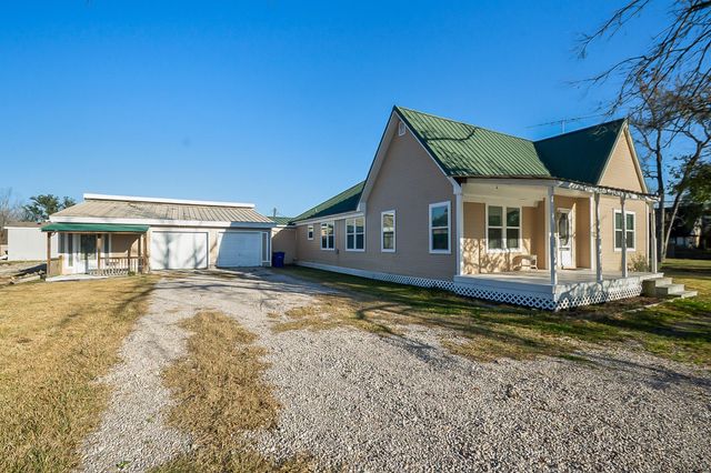 109 Maple Street, Highlands, TX 77562