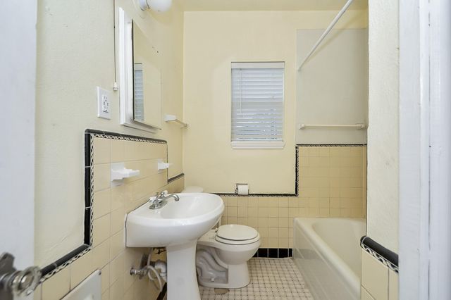 109 Maple Street, Highlands, TX 77562