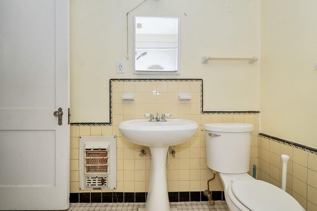 109 Maple Street, Highlands, TX 77562