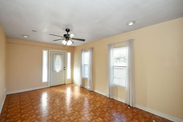 109 Maple Street, Highlands, TX 77562