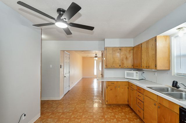 109 Maple Street, Highlands, TX 77562