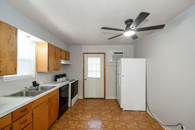 109 Maple Street, Highlands, TX 77562