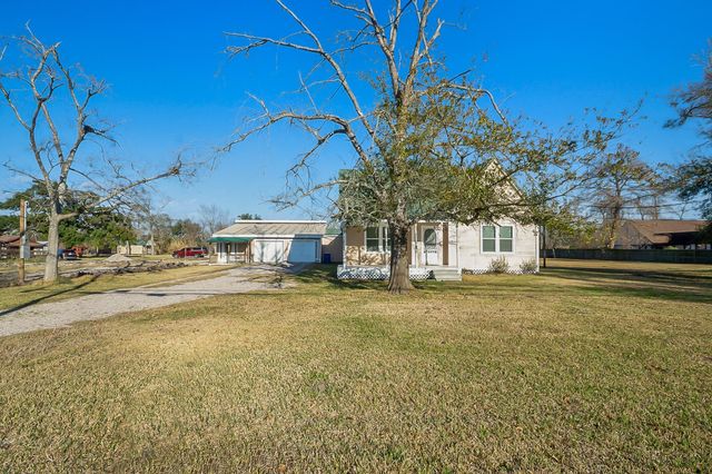 109 Maple Street, Highlands, TX 77562
