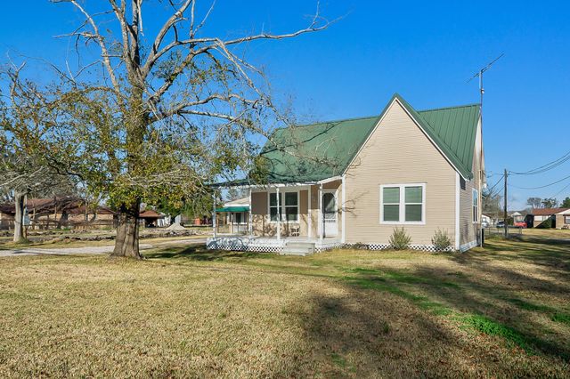 109 Maple Street, Highlands, TX 77562