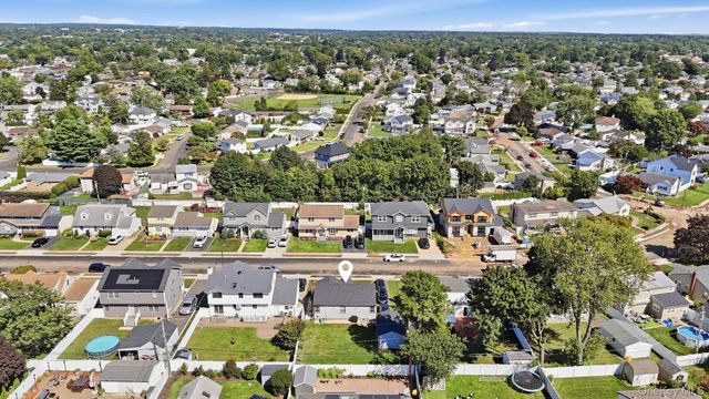 18 Devon Road, Bethpage, NY 11714
