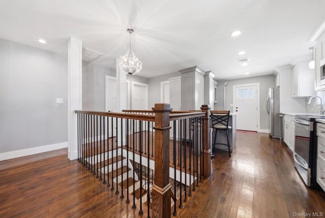 18 Devon Road, Bethpage, NY 11714