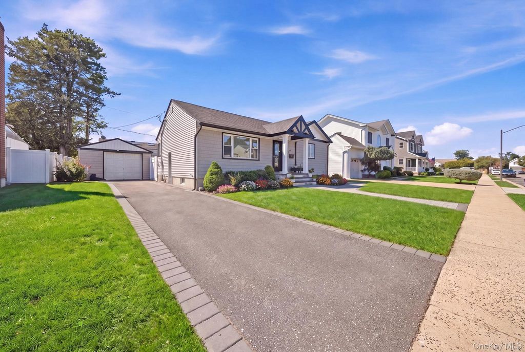 18 Devon Road, Bethpage, NY 11714 — photo 3