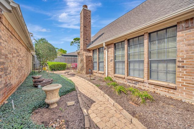 2019 Spring Field Road, Houston, TX 77062