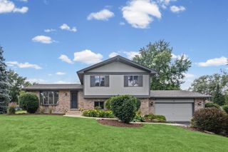 46 Ashlawn Avenue, Oswego, IL 60543