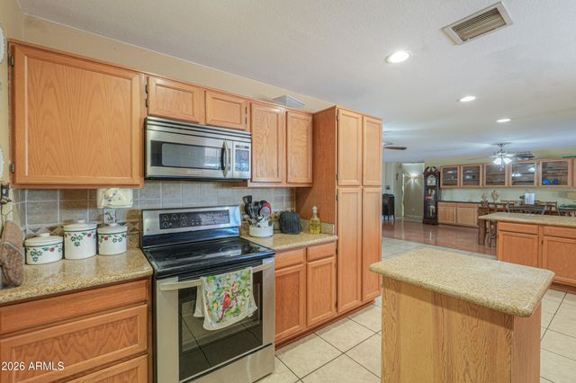 14975 S OAKMONT Drive, Arizona City, AZ 85123